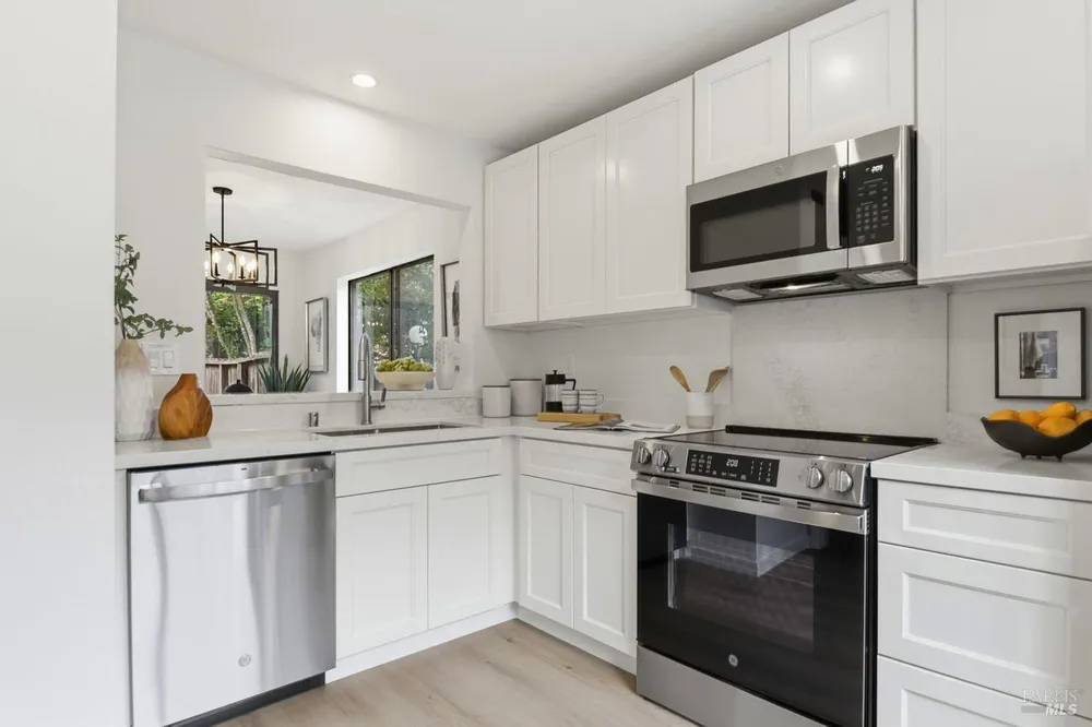 318 Sylvia Way, San Rafael, CA 94903