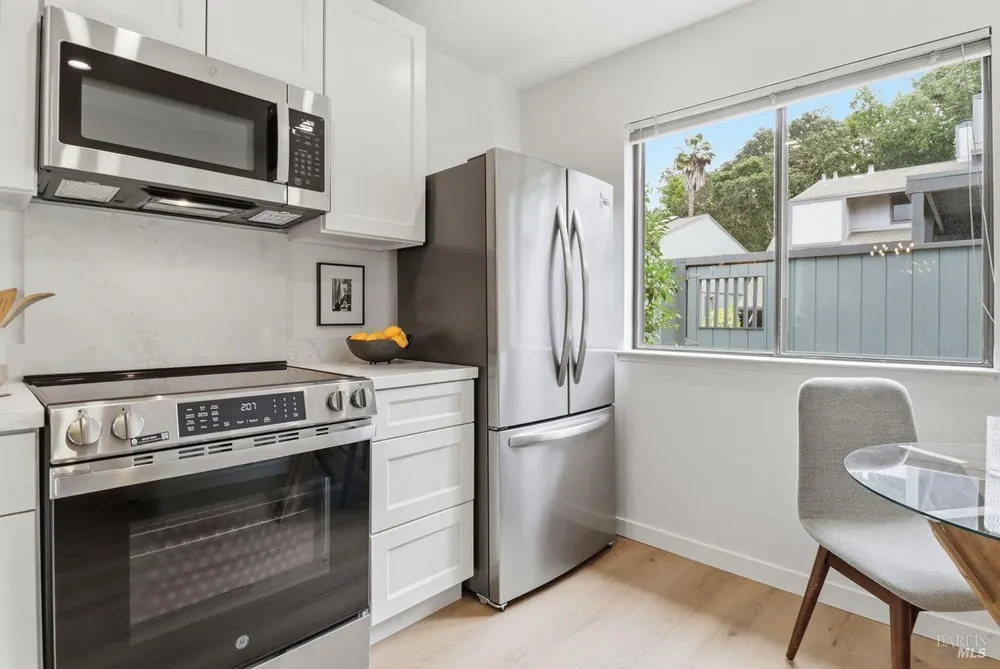 318 Sylvia Way, San Rafael, CA 94903