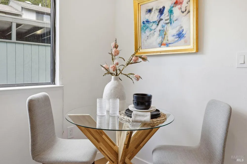 318 Sylvia Way, San Rafael, CA 94903