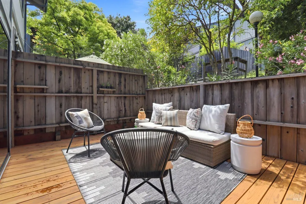 318 Sylvia Way, San Rafael, CA 94903