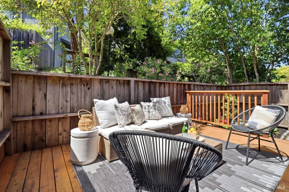 318 Sylvia Way, San Rafael, CA 94903