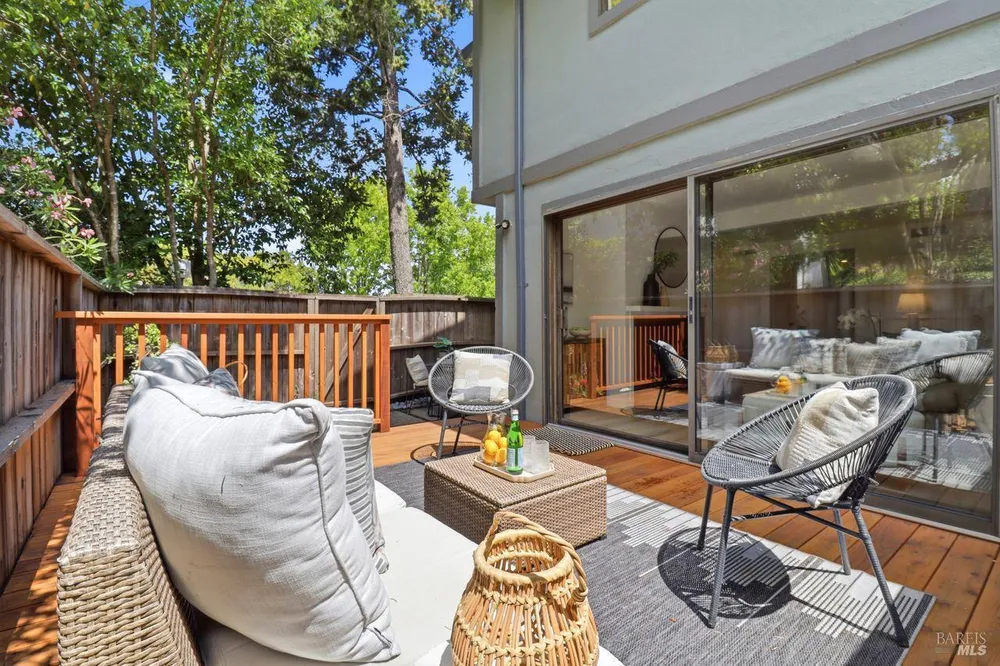 318 Sylvia Way, San Rafael, CA 94903