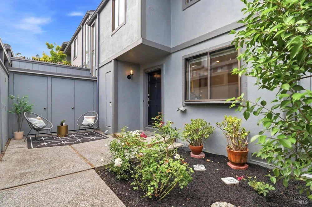 318 Sylvia Way, San Rafael, CA 94903