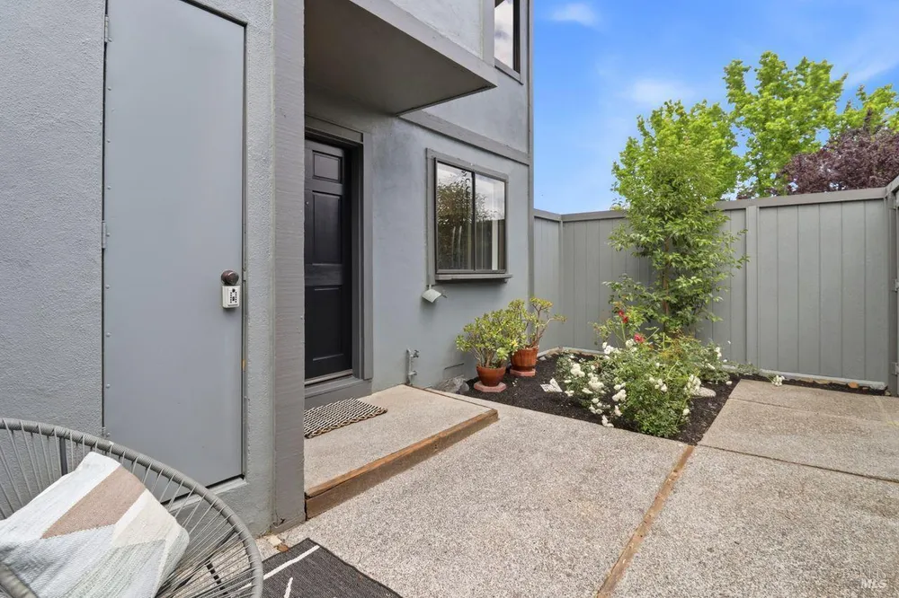 318 Sylvia Way, San Rafael, CA 94903