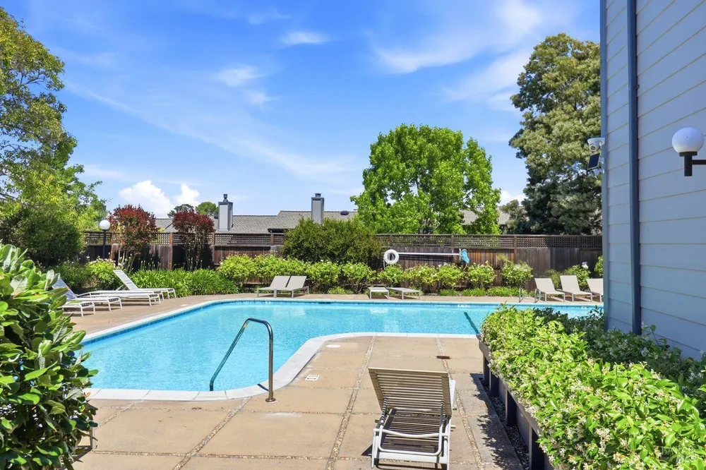 318 Sylvia Way, San Rafael, CA 94903