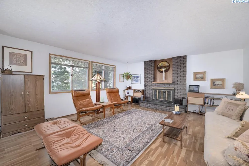 340 NW Larry St, Pullman, WA 99163