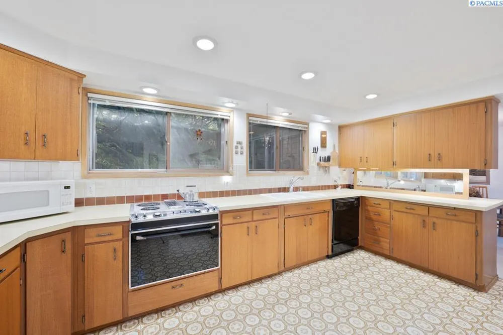 340 NW Larry St, Pullman, WA 99163