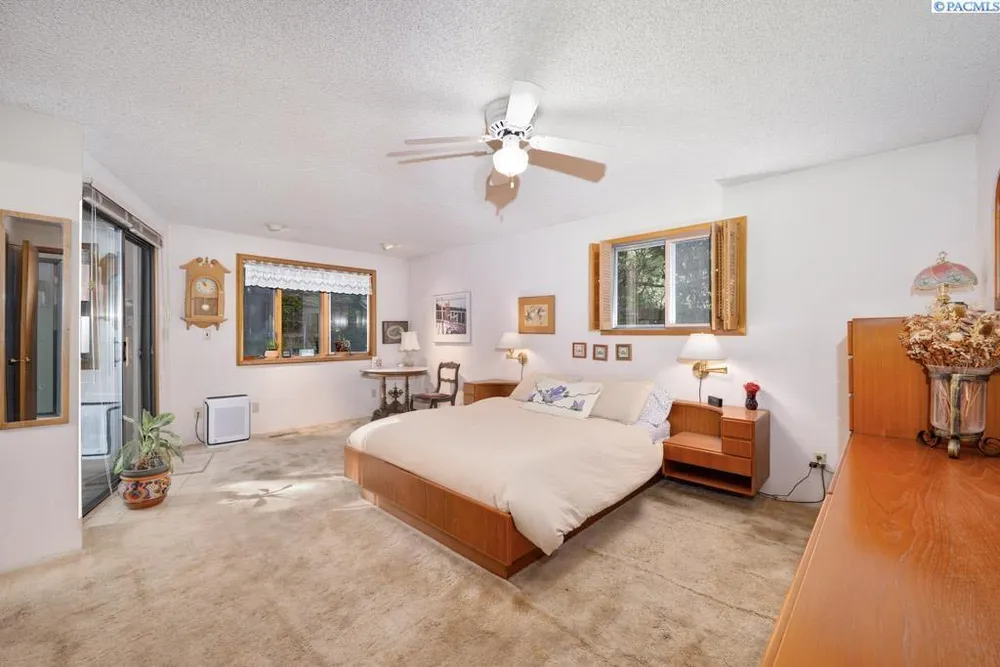 340 NW Larry St, Pullman, WA 99163