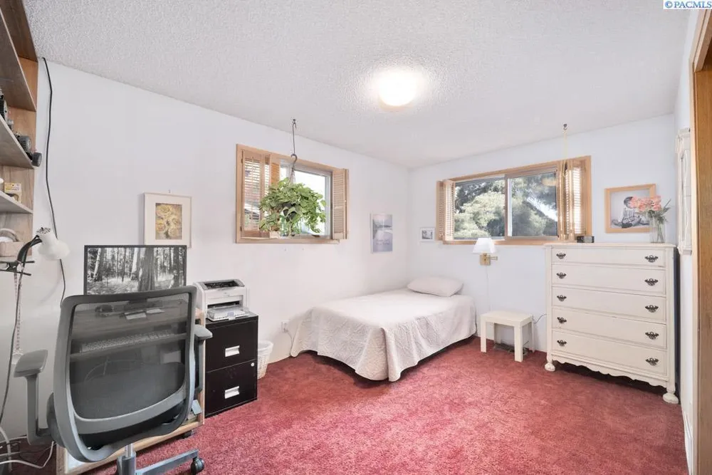 340 NW Larry St, Pullman, WA 99163