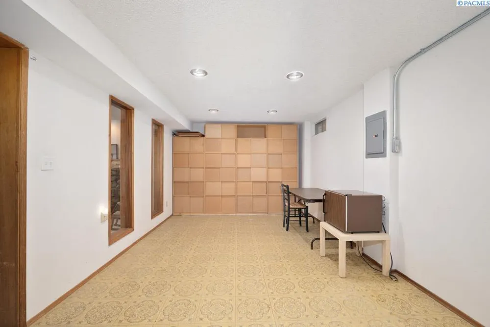 340 NW Larry St, Pullman, WA 99163