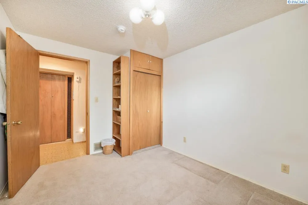 340 NW Larry St, Pullman, WA 99163
