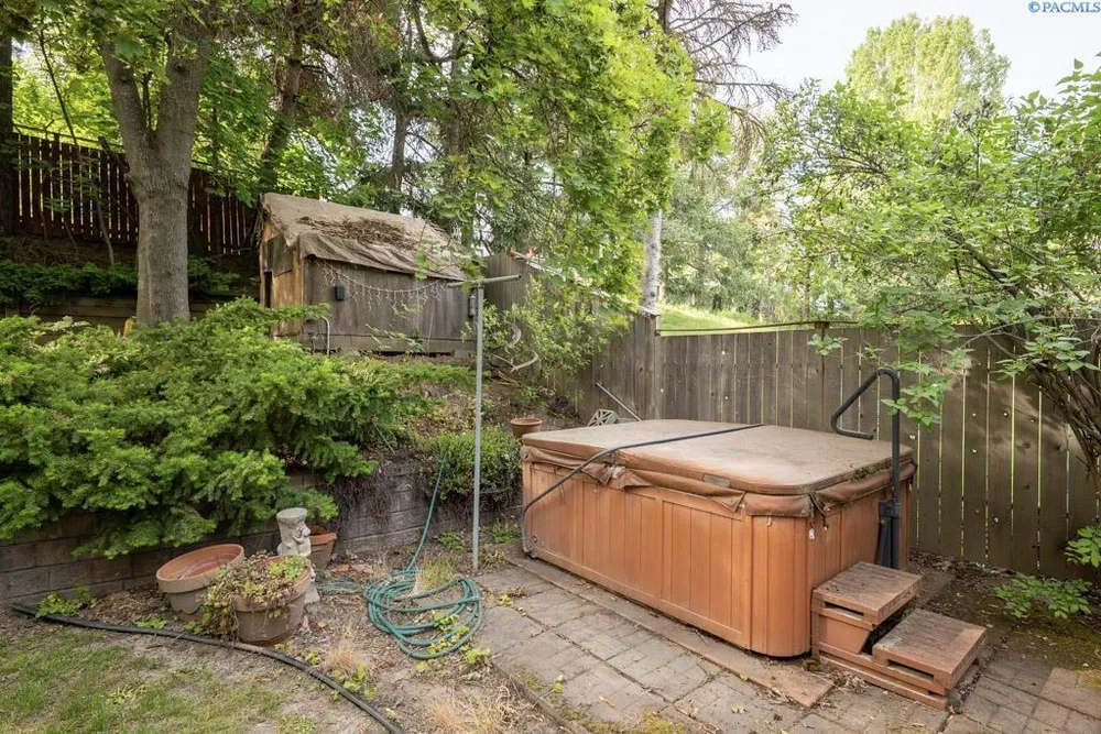 340 NW Larry St, Pullman, WA 99163