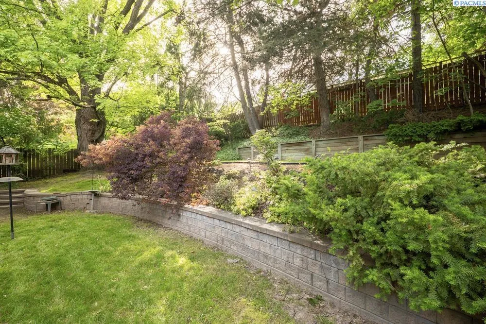 340 NW Larry St, Pullman, WA 99163