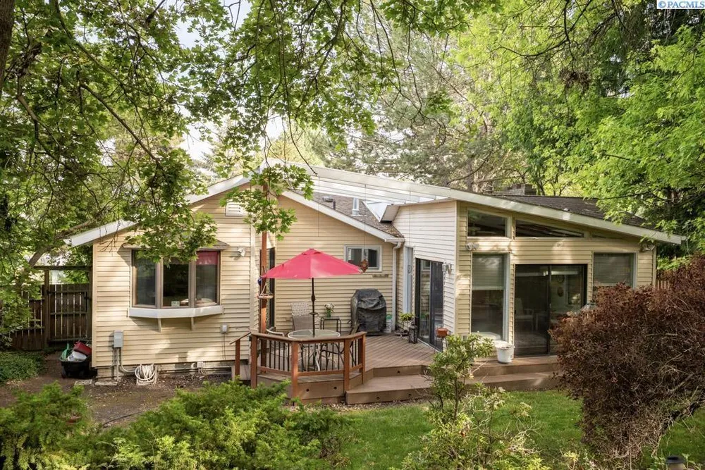 340 NW Larry St, Pullman, WA 99163
