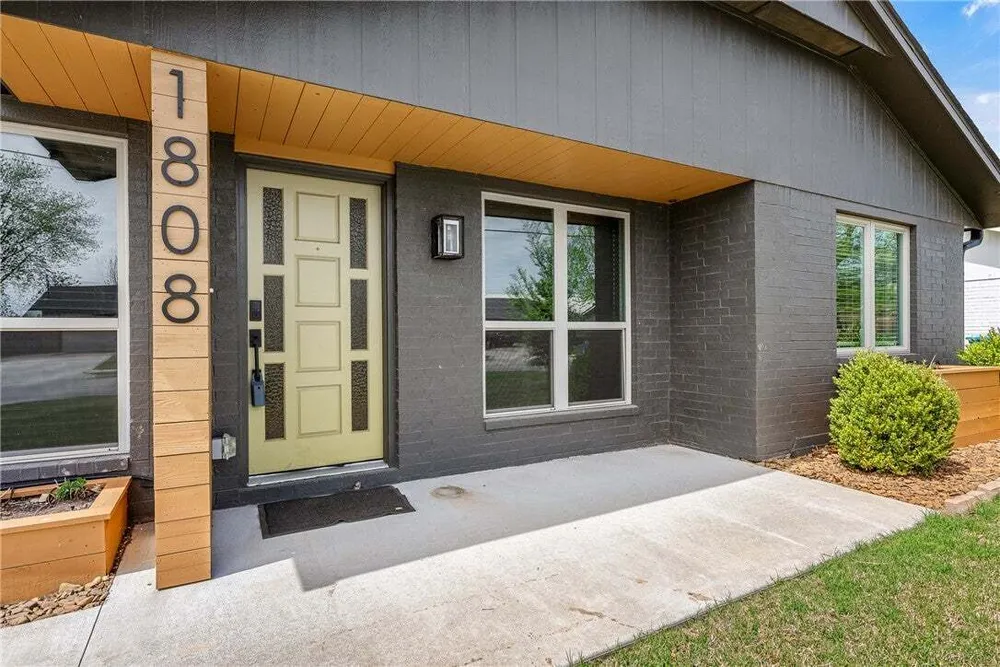 1808 SW D St, Bentonville, AR 72712