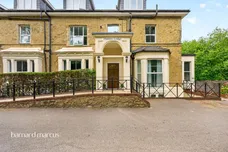 Nutfield Road, REDHILL