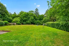 Nutfield Road, REDHILL
