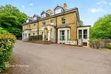 Nutfield Road, REDHILL