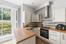 Nutfield Road, REDHILL
