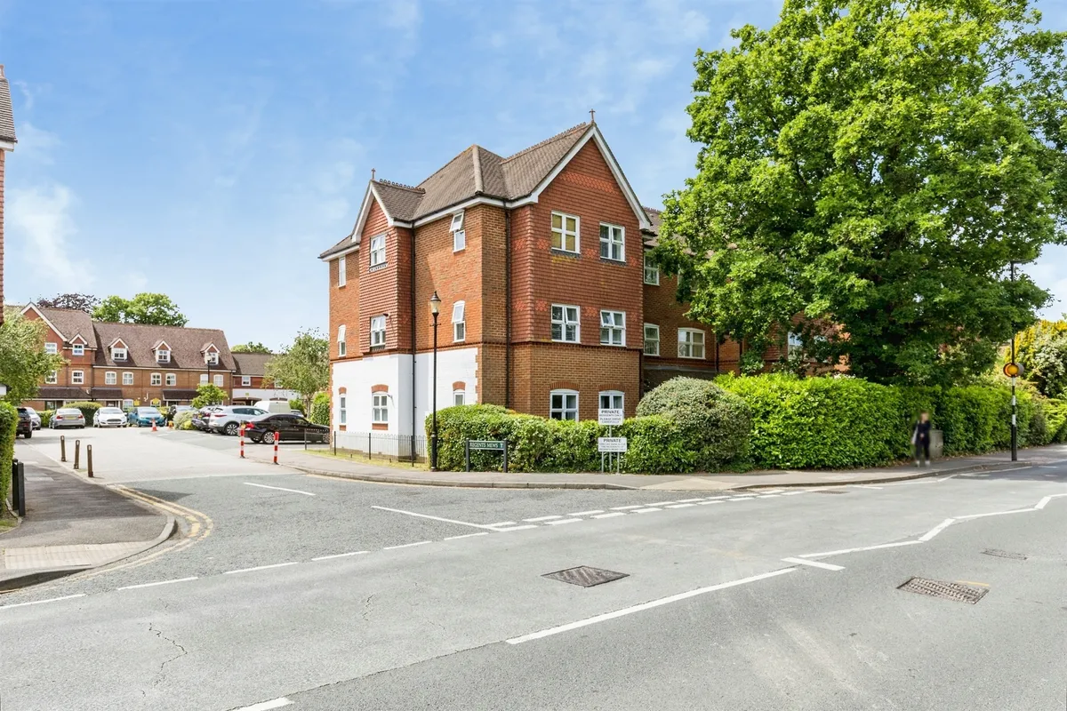 Regents Mews, Horley