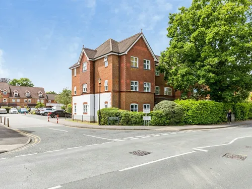 Regents Mews, Horleyphoto
