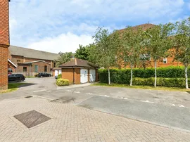 Regents Mews, Horley thumb 2