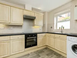 Regents Mews, Horley thumb 3
