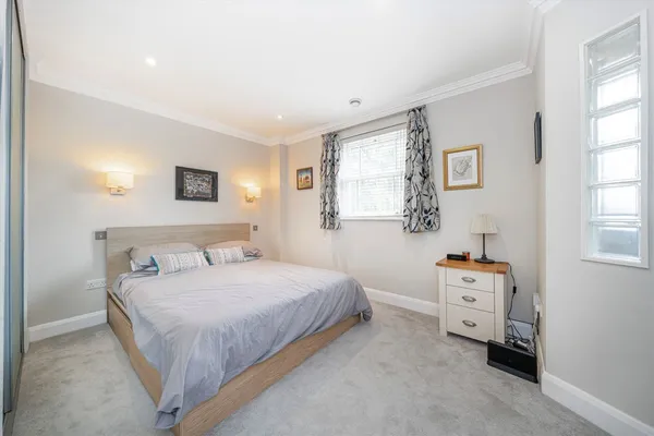 Pyrcroft Lane, Weybridge, KT13 photo 7