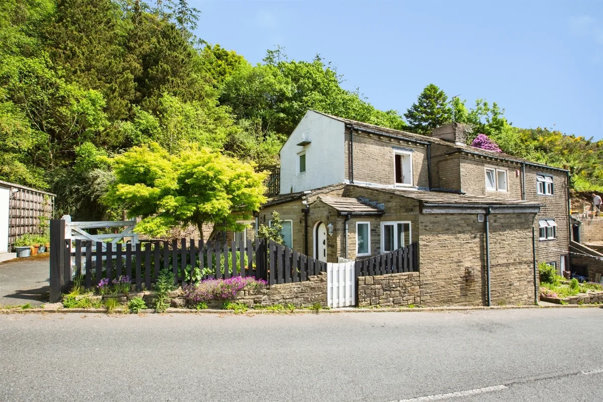 Whitegate, Halifax