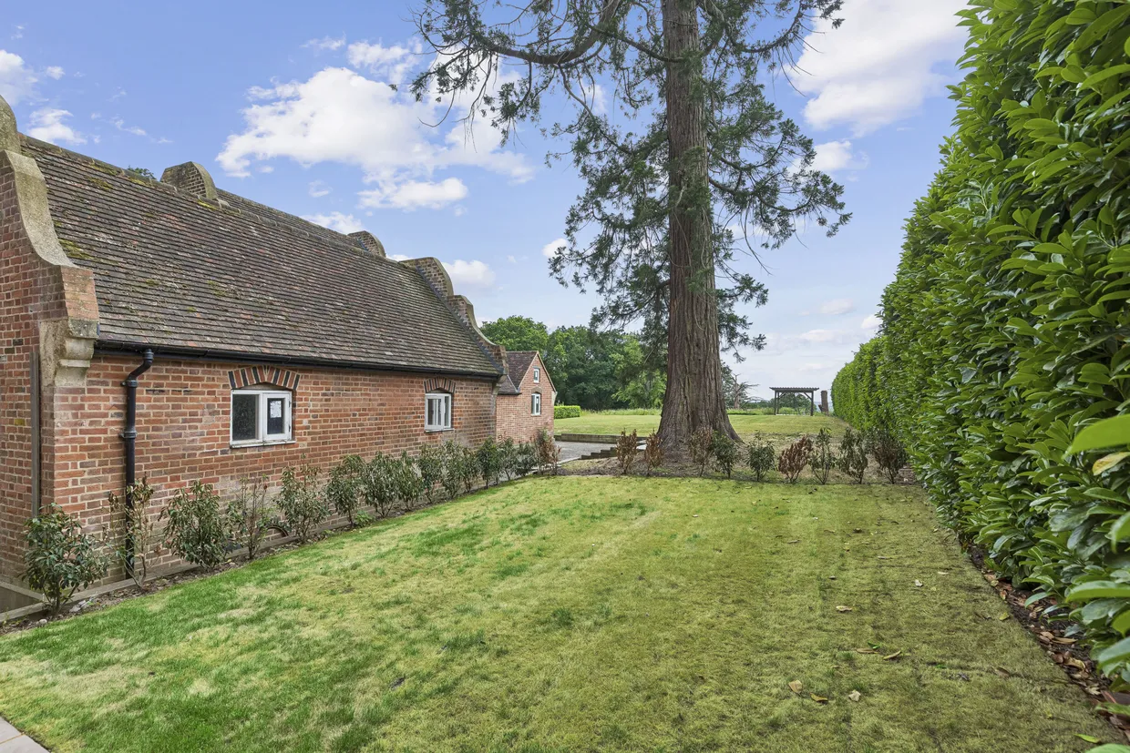 Brookshill, HARROW, HA3 photo 2