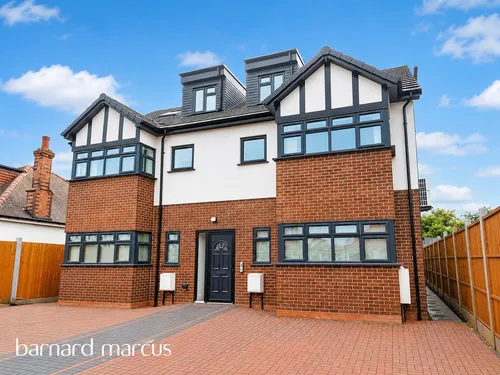 Parkfield Road, FELTHAMphoto