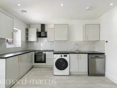 Parkfield Road, FELTHAMphoto
