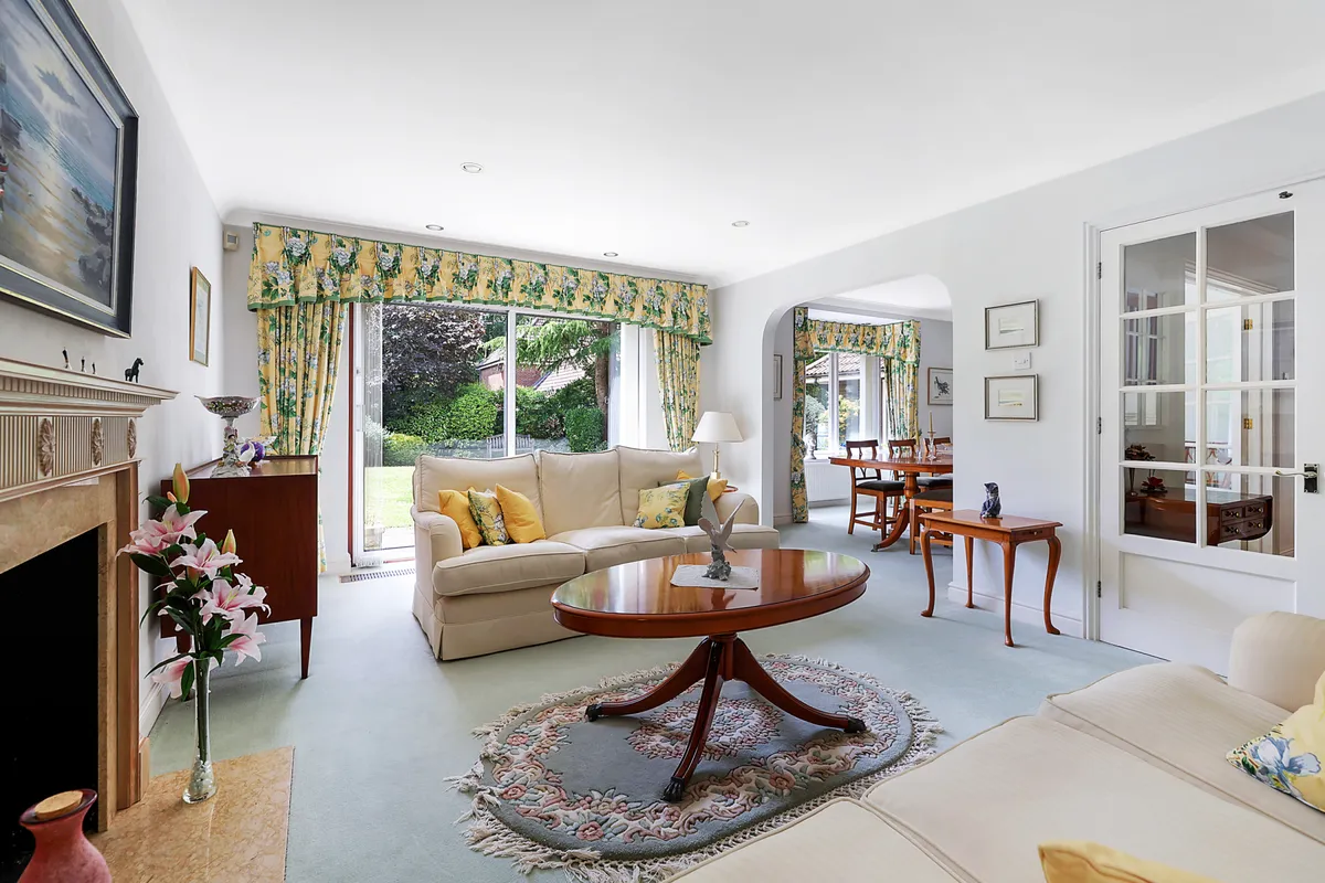 Glenheadon Close, Leatherhead, Surrey, KT22