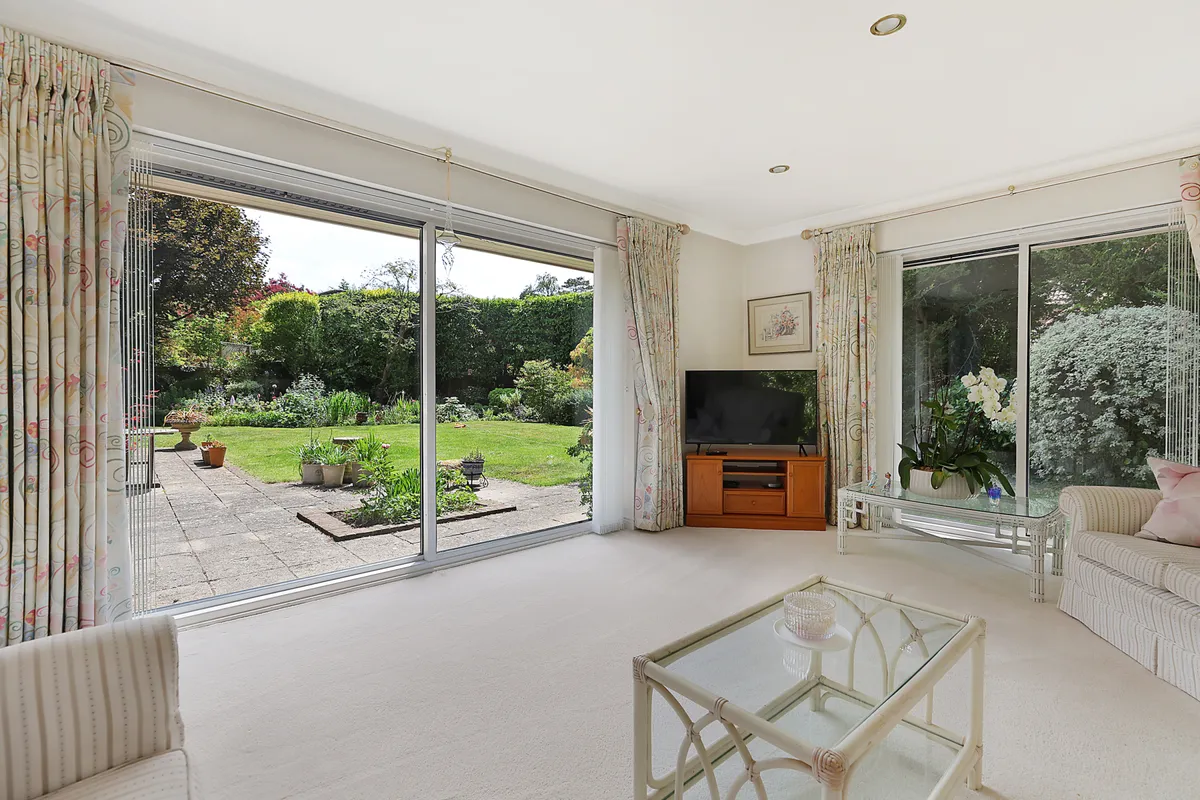 Glenheadon Close, Leatherhead, Surrey, KT22