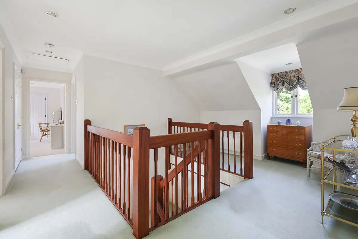 Glenheadon Close, Leatherhead, Surrey, KT22