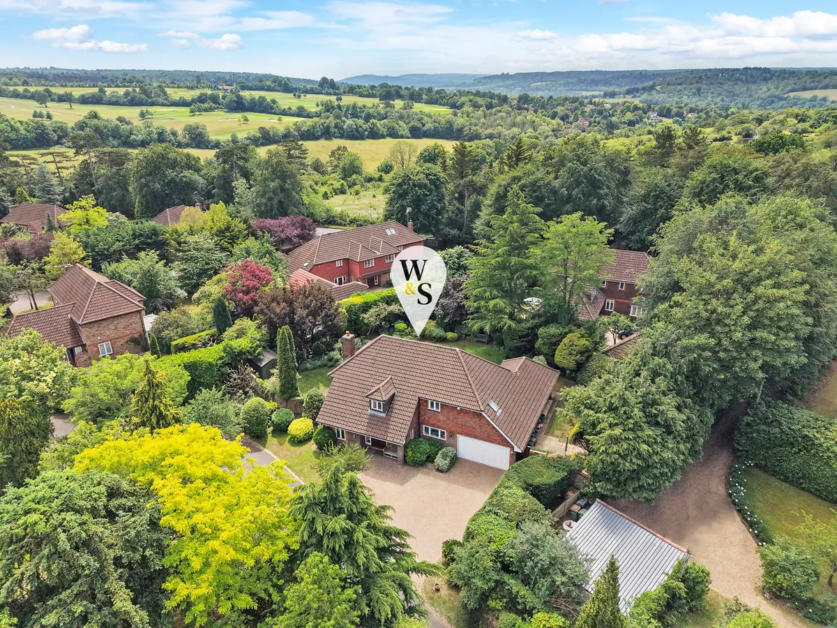Glenheadon Close, Leatherhead, Surrey, KT22