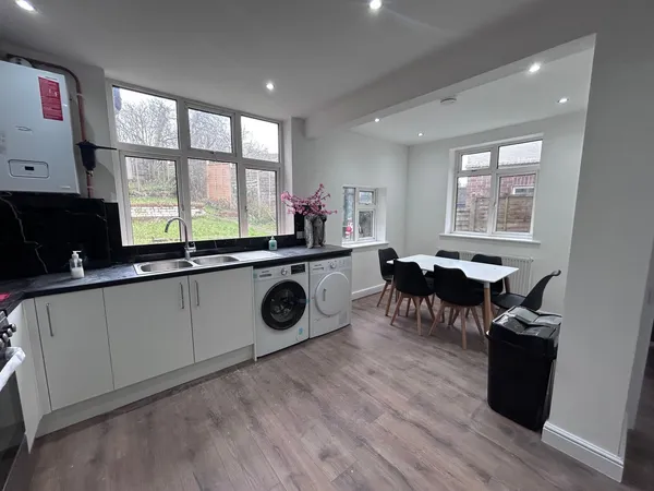 Room, Milton Road, Luton, Beds