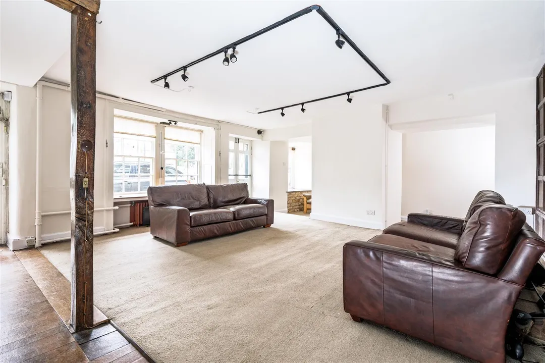 https://mr0.homeflow-assets.co.uk/files/photo/image/47466/0869/_x_/Yf0xAq47hUagPo7AuVKxkw.jpg