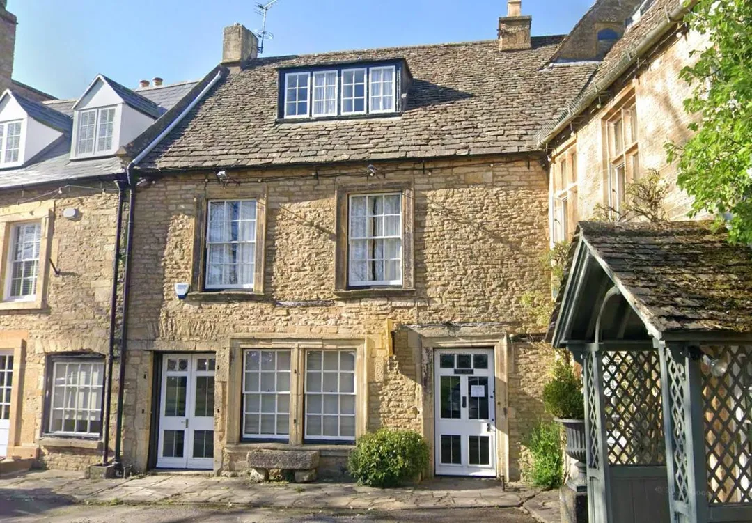 https://mr0.homeflow-assets.co.uk/files/photo/image/47466/0885/_x_/Sk-iAMgPwE2KMZ6ZucVckg.jpg