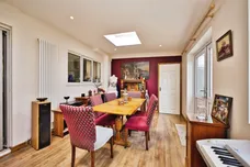 Mount Pleasant Avenue, Wells