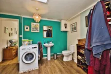Mount Pleasant Avenue, Wells