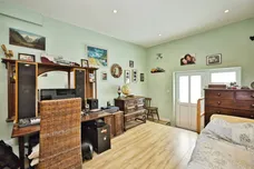 Mount Pleasant Avenue, Wells