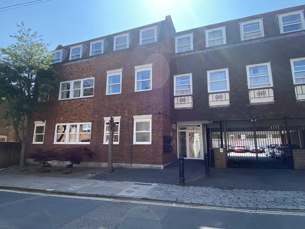 Crow Lane, Rochester. ME1