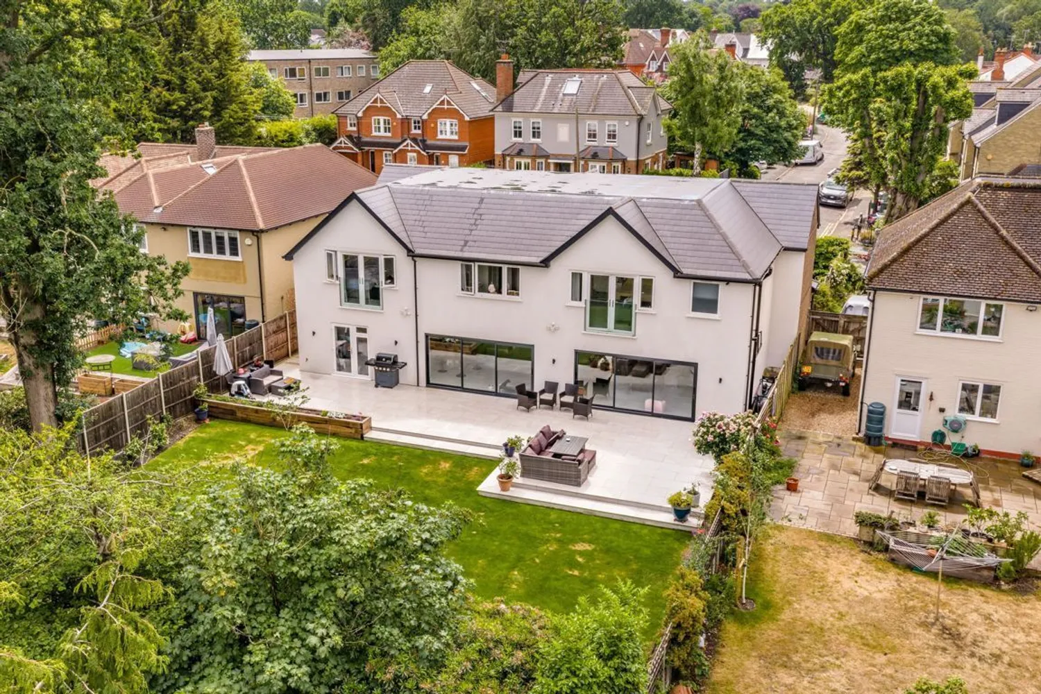 Pine Grove, Weybridge, KT13 photo 15
