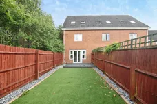 Bague Walk, BRIERLEY HILL