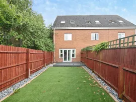 Bague Walk, BRIERLEY HILL thumb 2