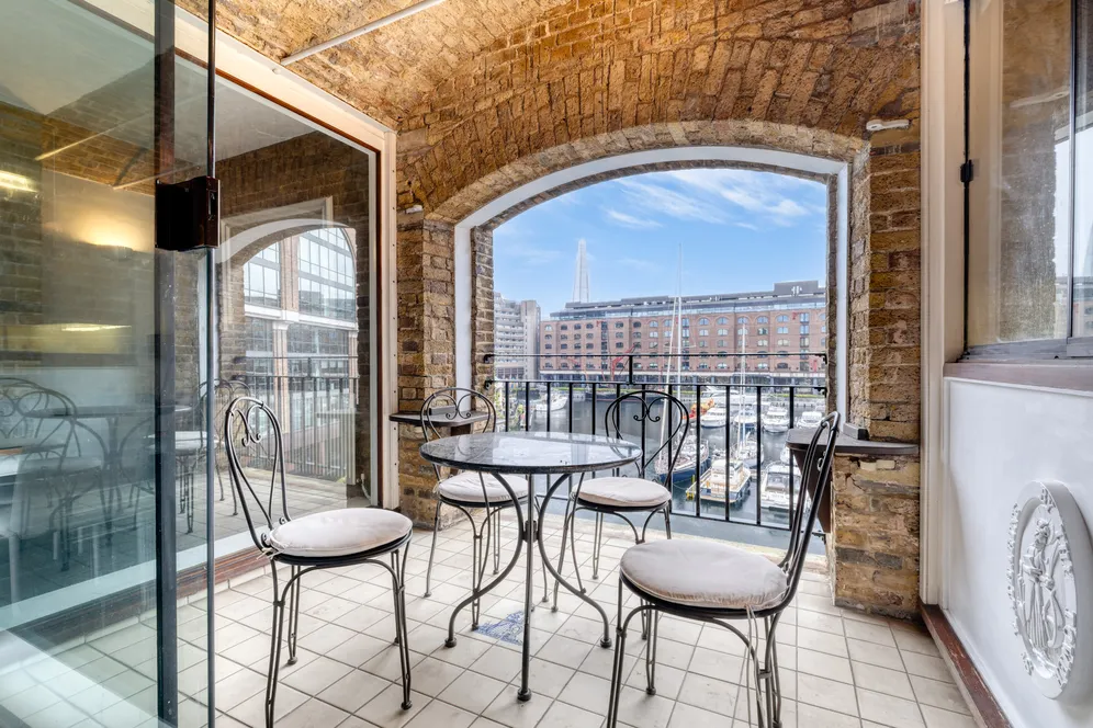 East Smithfield, London, E1W photo 2