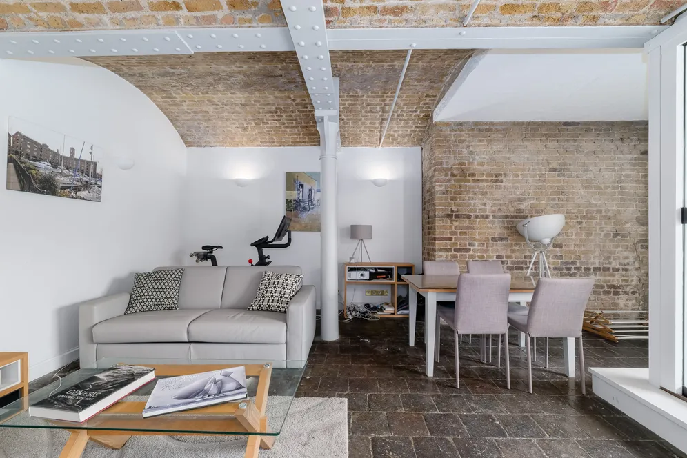 East Smithfield, London, E1W photo 12