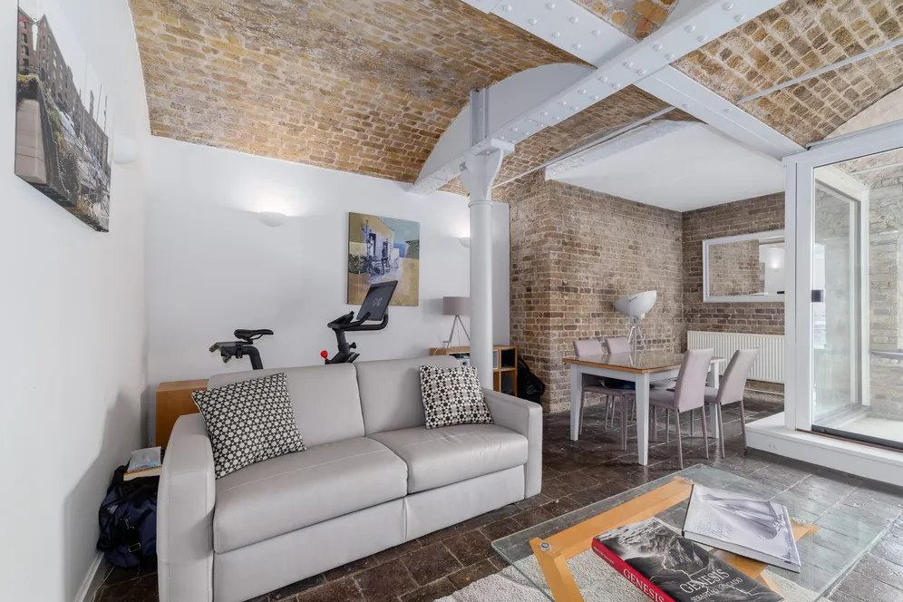 East Smithfield, London, E1W photo 13