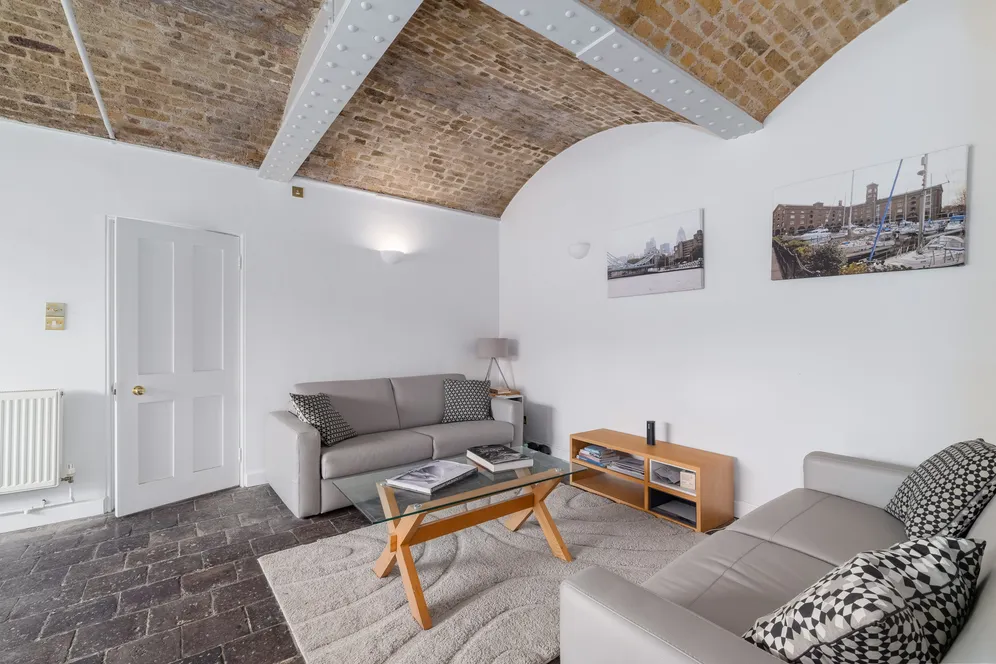 East Smithfield, London, E1W photo 14